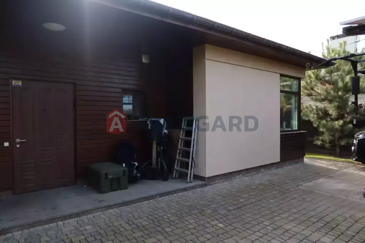 �������, 140 ��.�. ���� 8