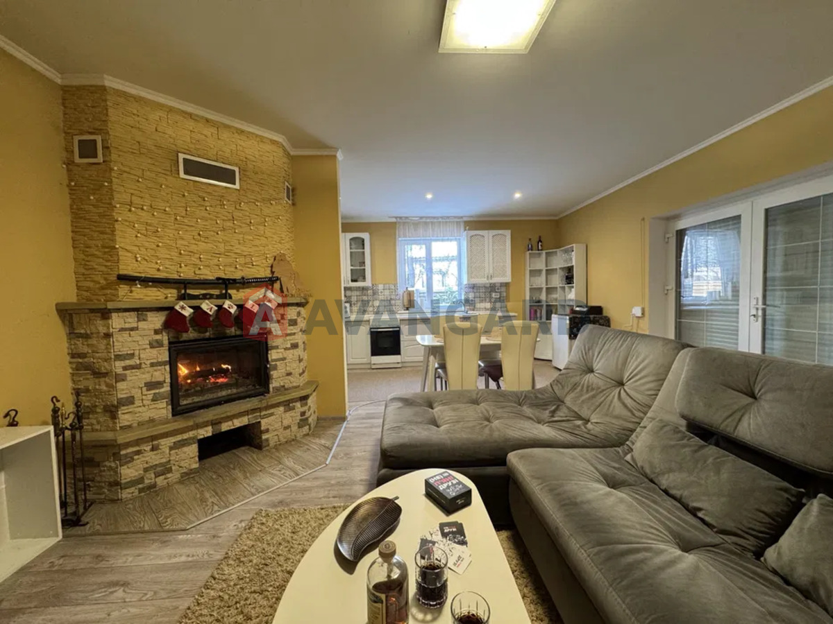 �������, 130 ��.�. ���� 12