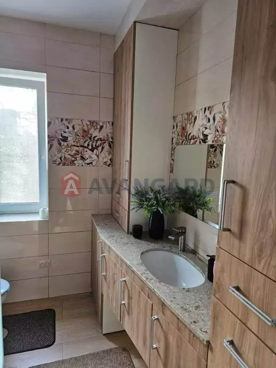 ����, 100 ��.�. ���� 13