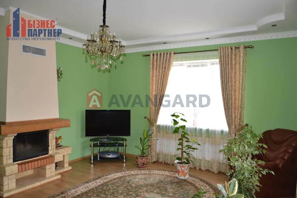 �������, 290 ��.�. ���� 4