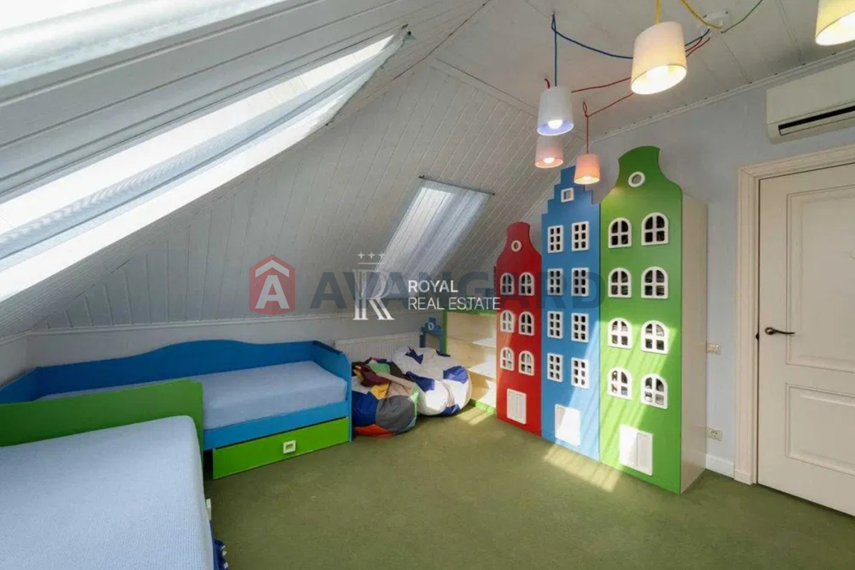 �������, 250 ��.�. ���� 11