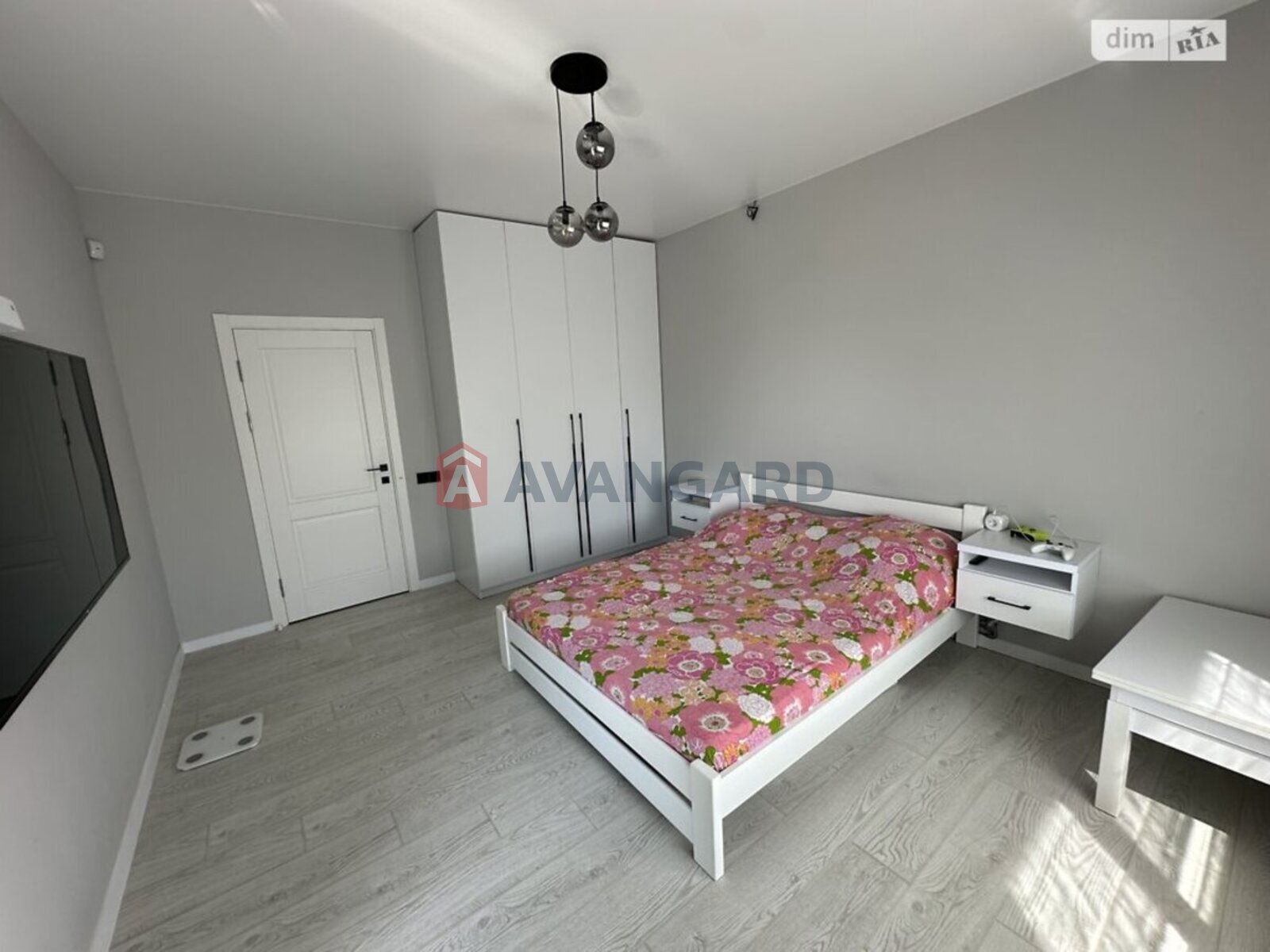 �������, 100 ��.�. ���� 15