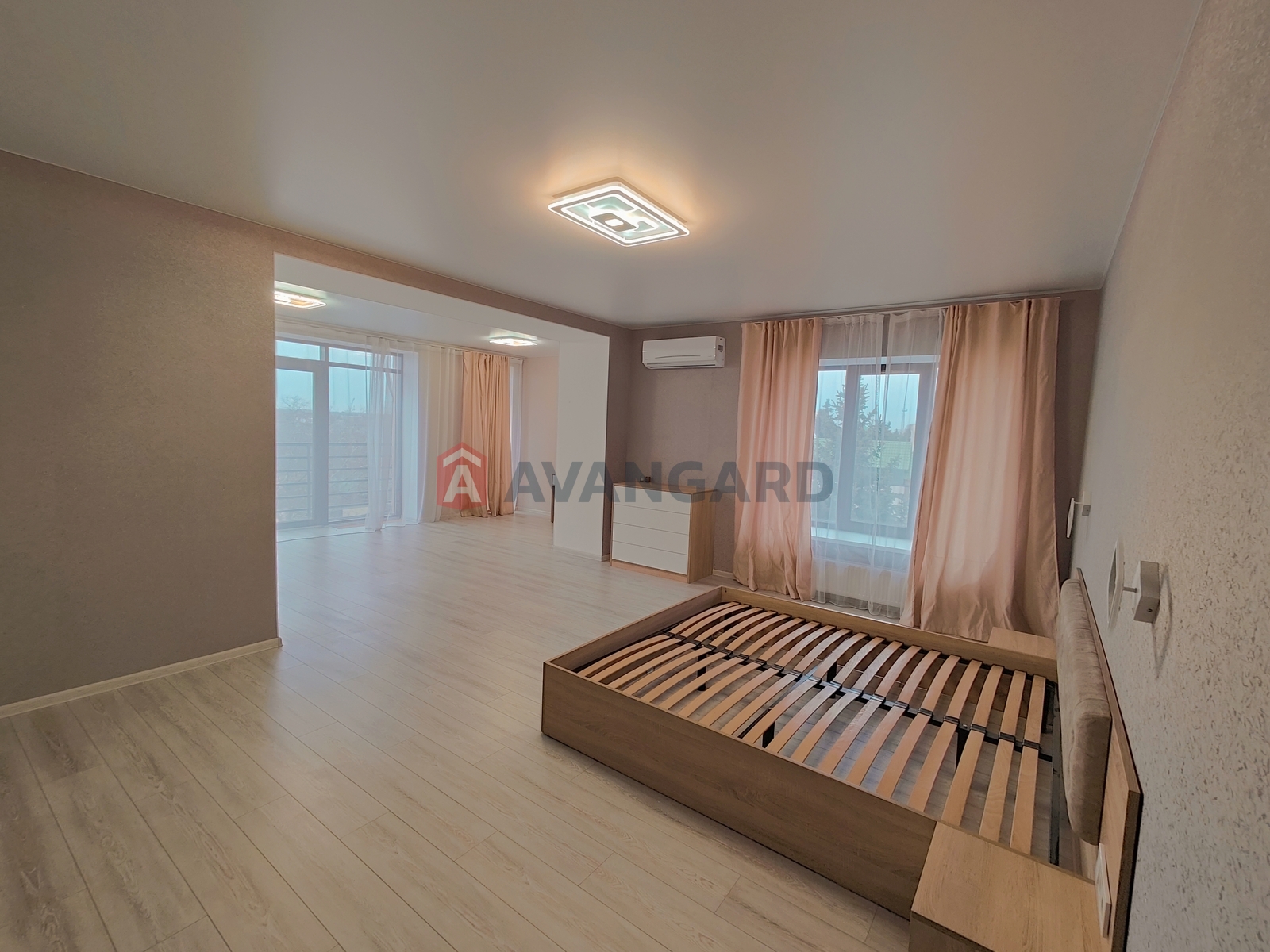 �������, 407 ��.�. ���� 10