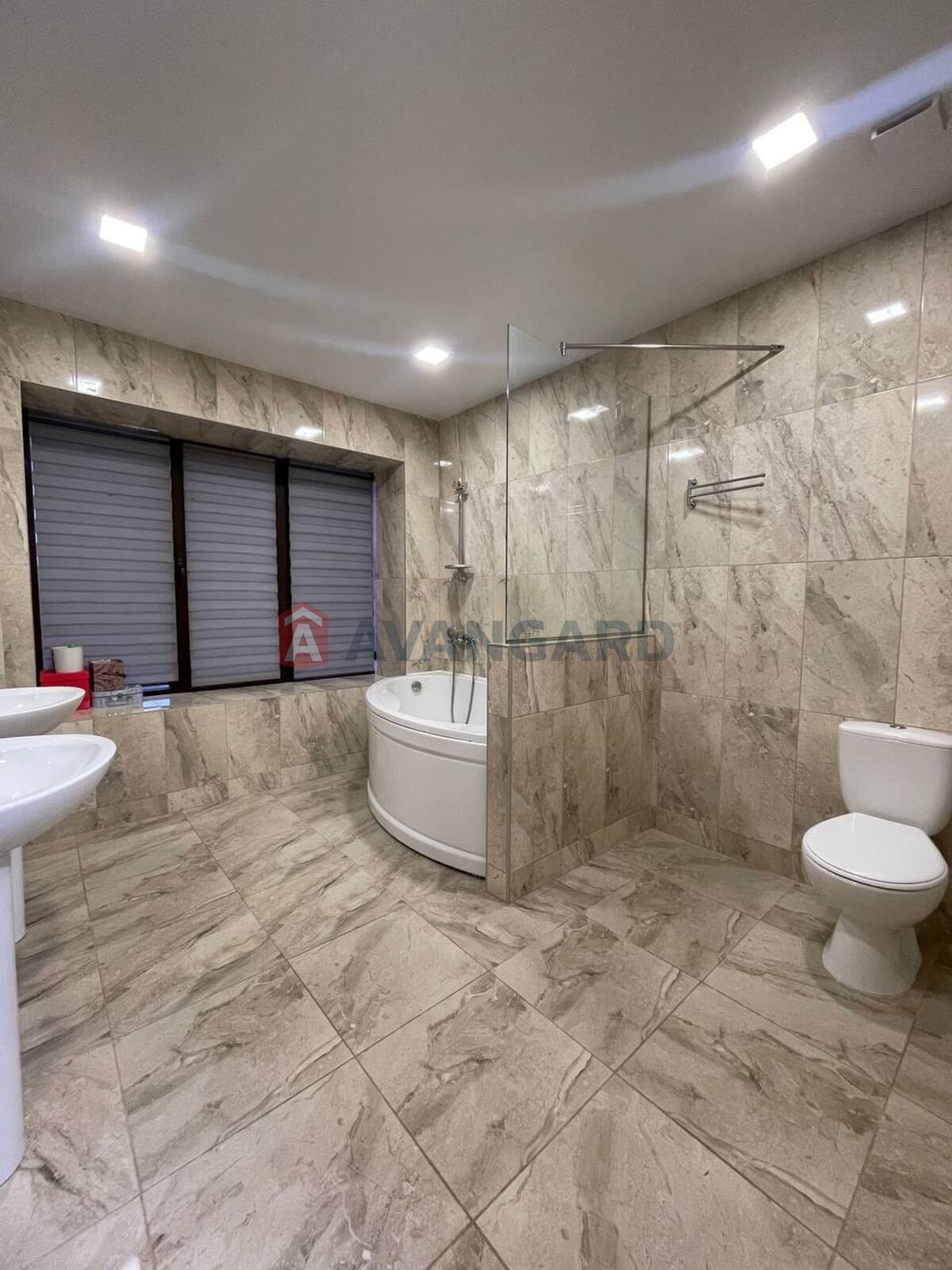 �������, 407 ��.�. ���� 18