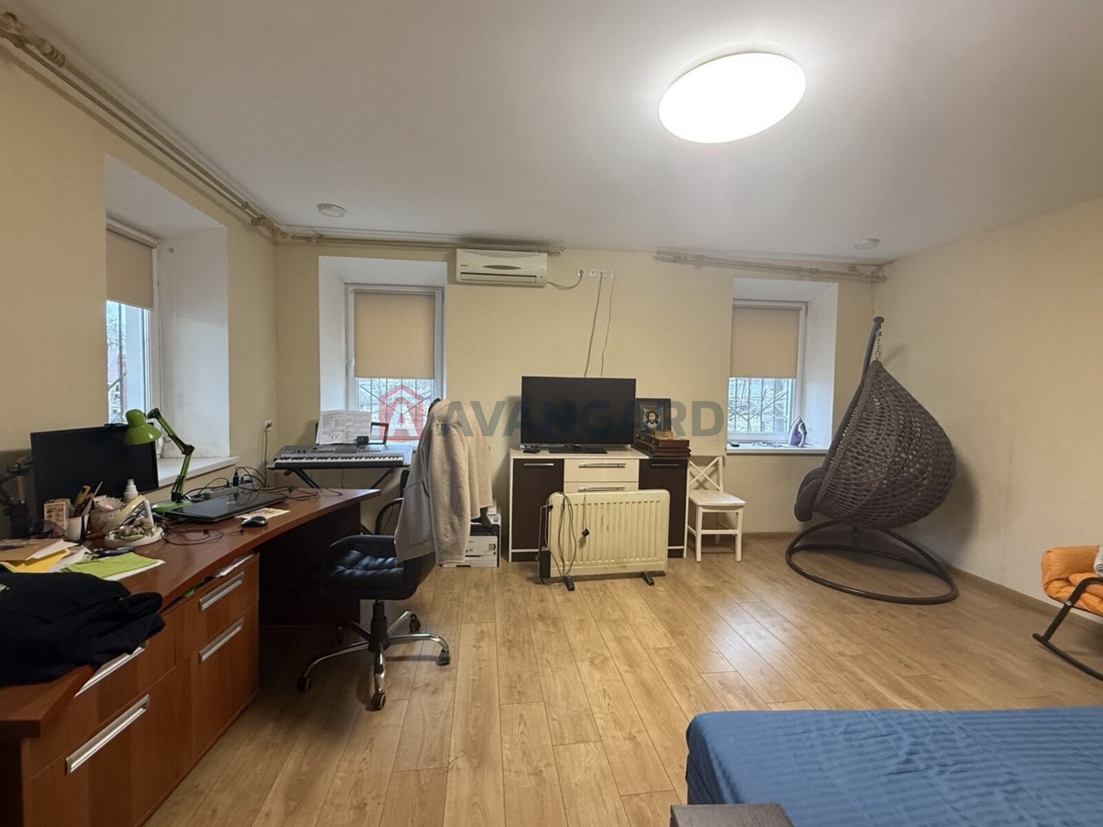 ������� �������, 77 ��.�. ���� 10