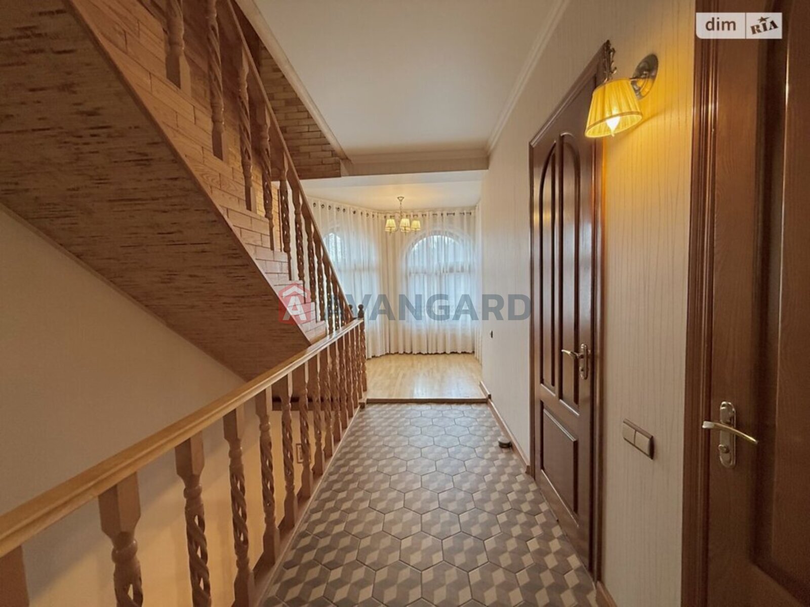 �������, 300 ��.�. ���� 18