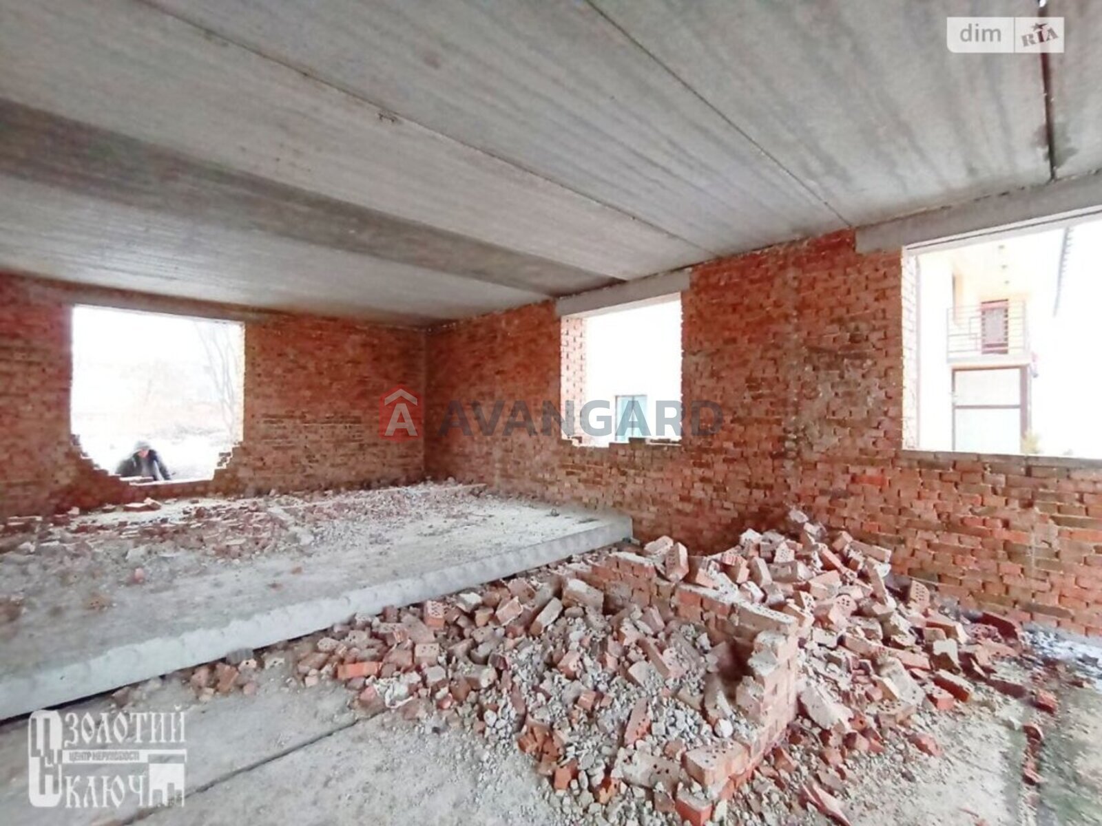 �������, 240 ��.�. ���� 12