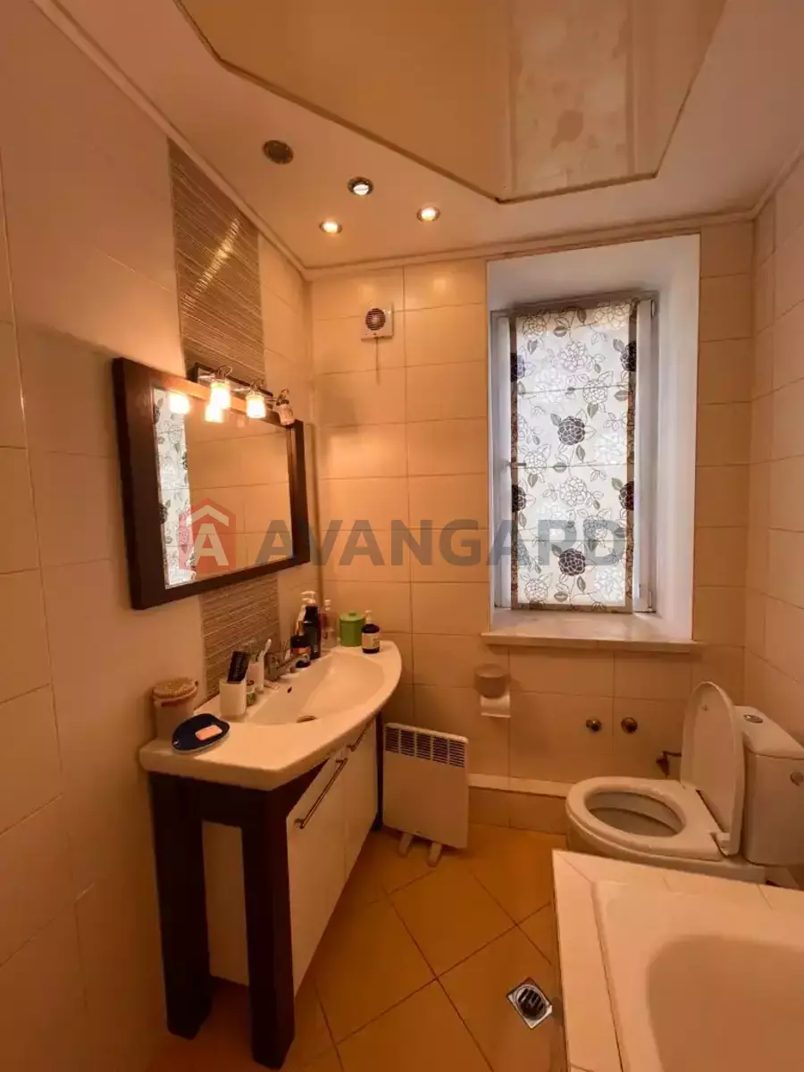 ������� �������, 65 ��.�. ���� 3