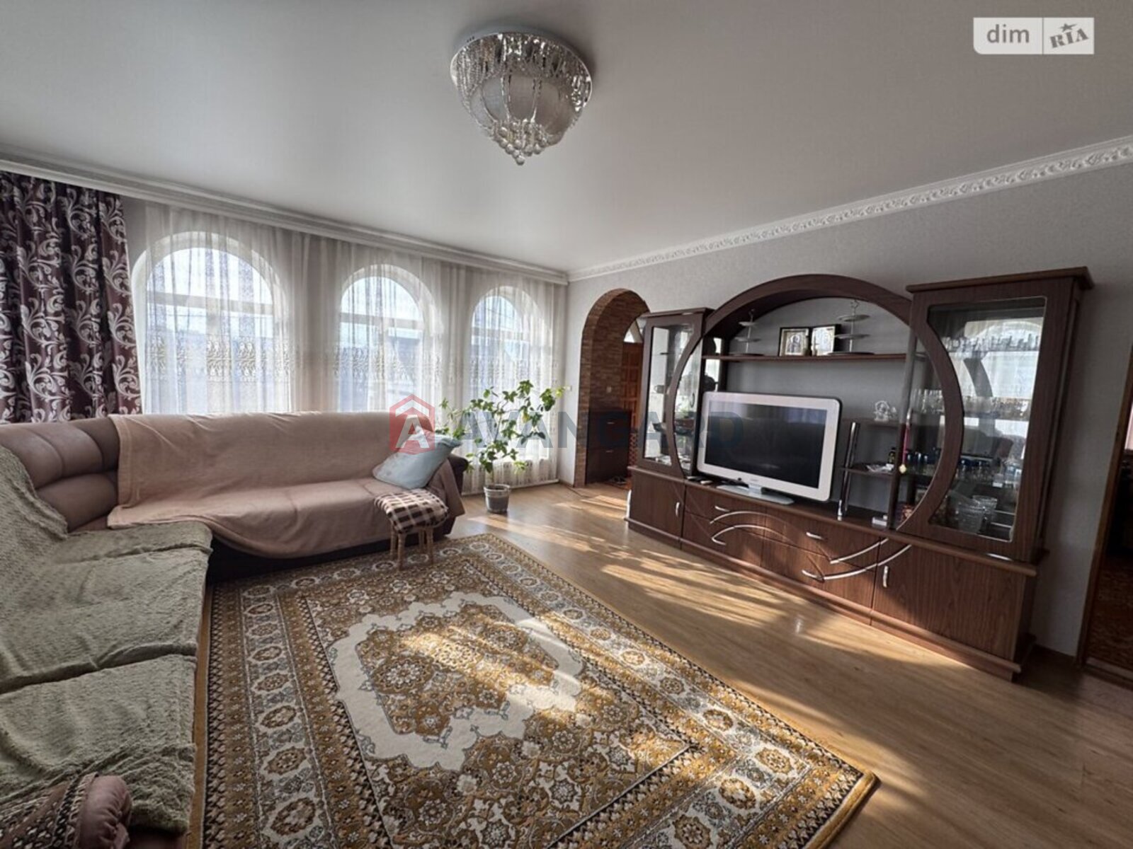 �������, 300 ��.�. ���� 11