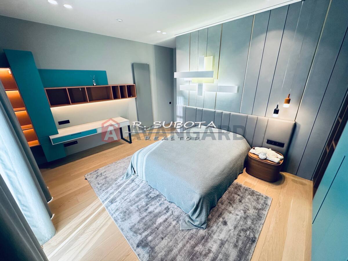 �������, 300 ��.�. ���� 8