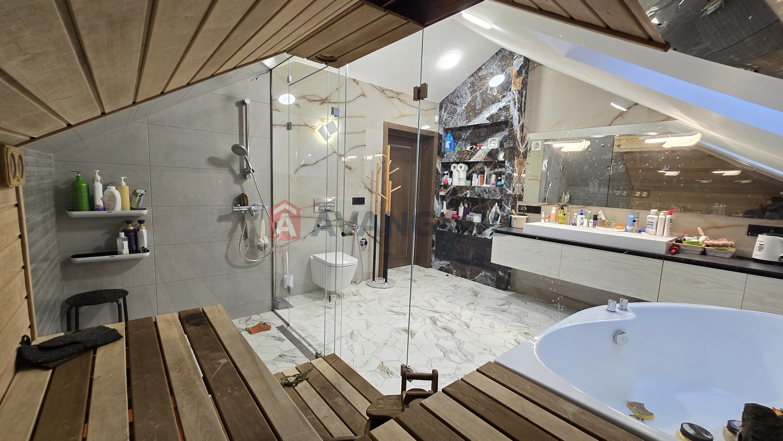 �������, 205 ��.�. ���� 19