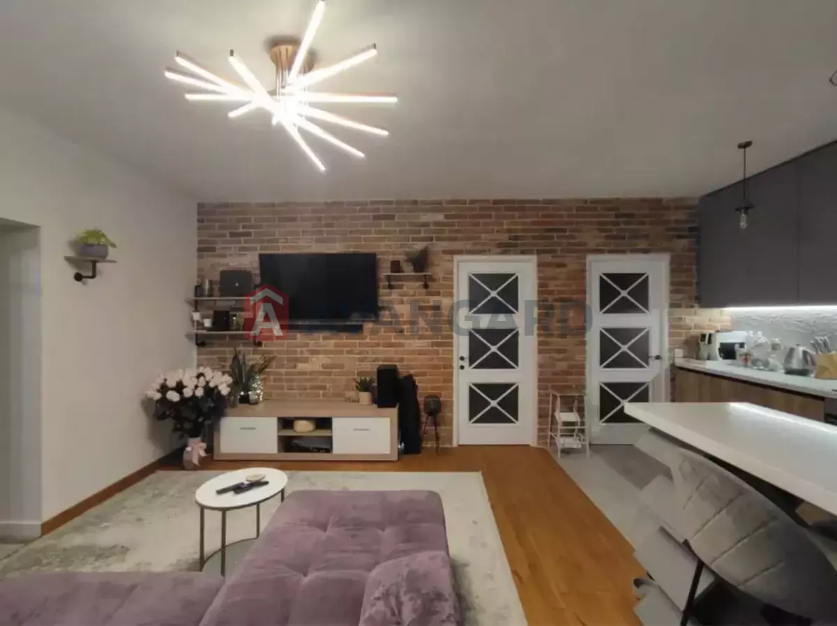 �������, 200 ��.�. ���� 8