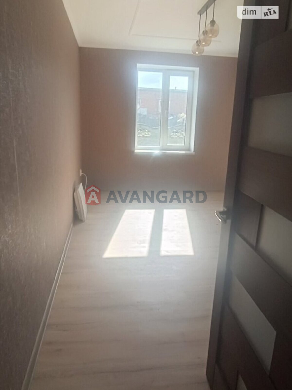 ���, 100 ��.�. ���� 19