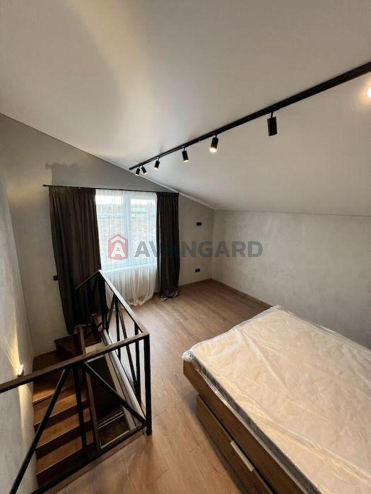 ��������, 33 ��.�. ���� 11