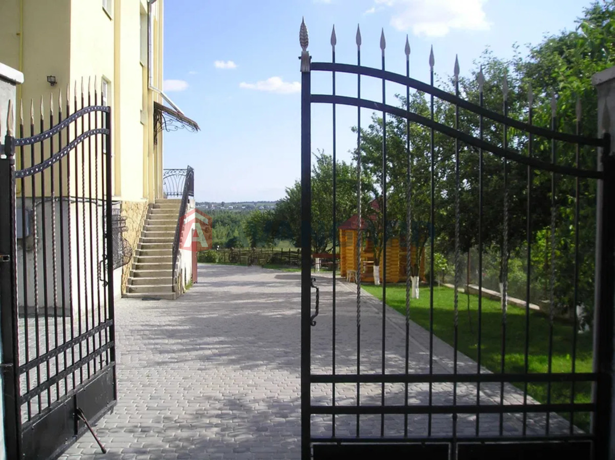 �������, 400 ��.�. ���� 10