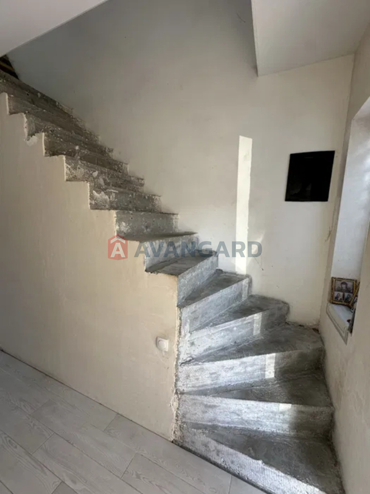 ��������, 100 ��.�. ���� 8