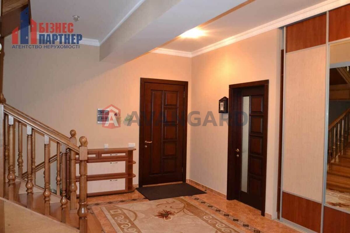 �������, 290 ��.�. ���� 3