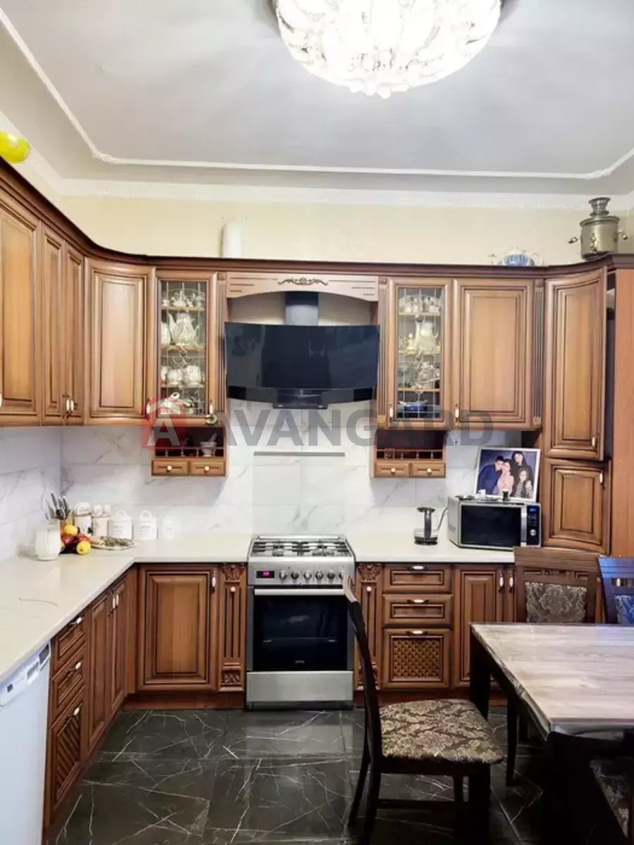 �������, 232 ��.�. ���� 10