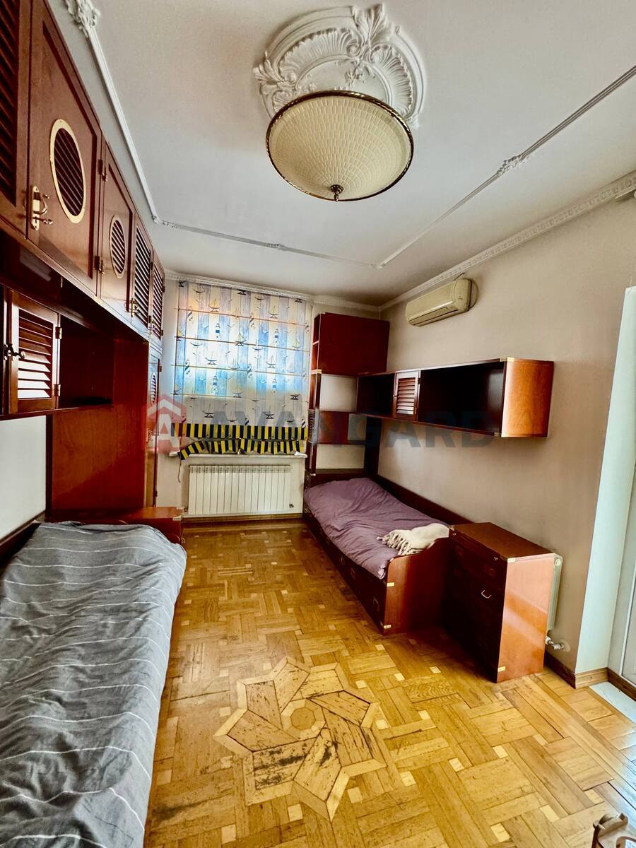 �������, 1000 ��.�. ���� 20