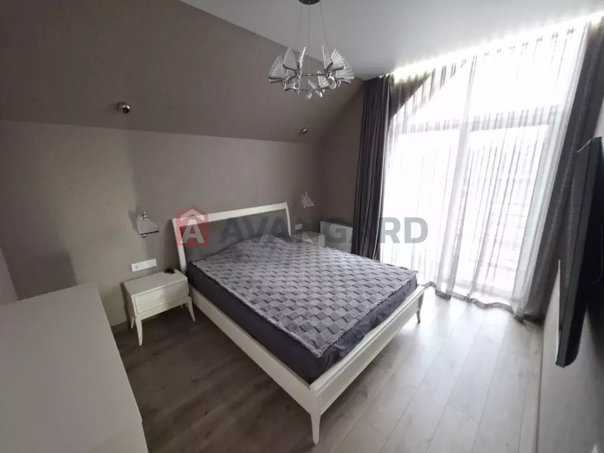 �������, 105 ��.�. ���� 8