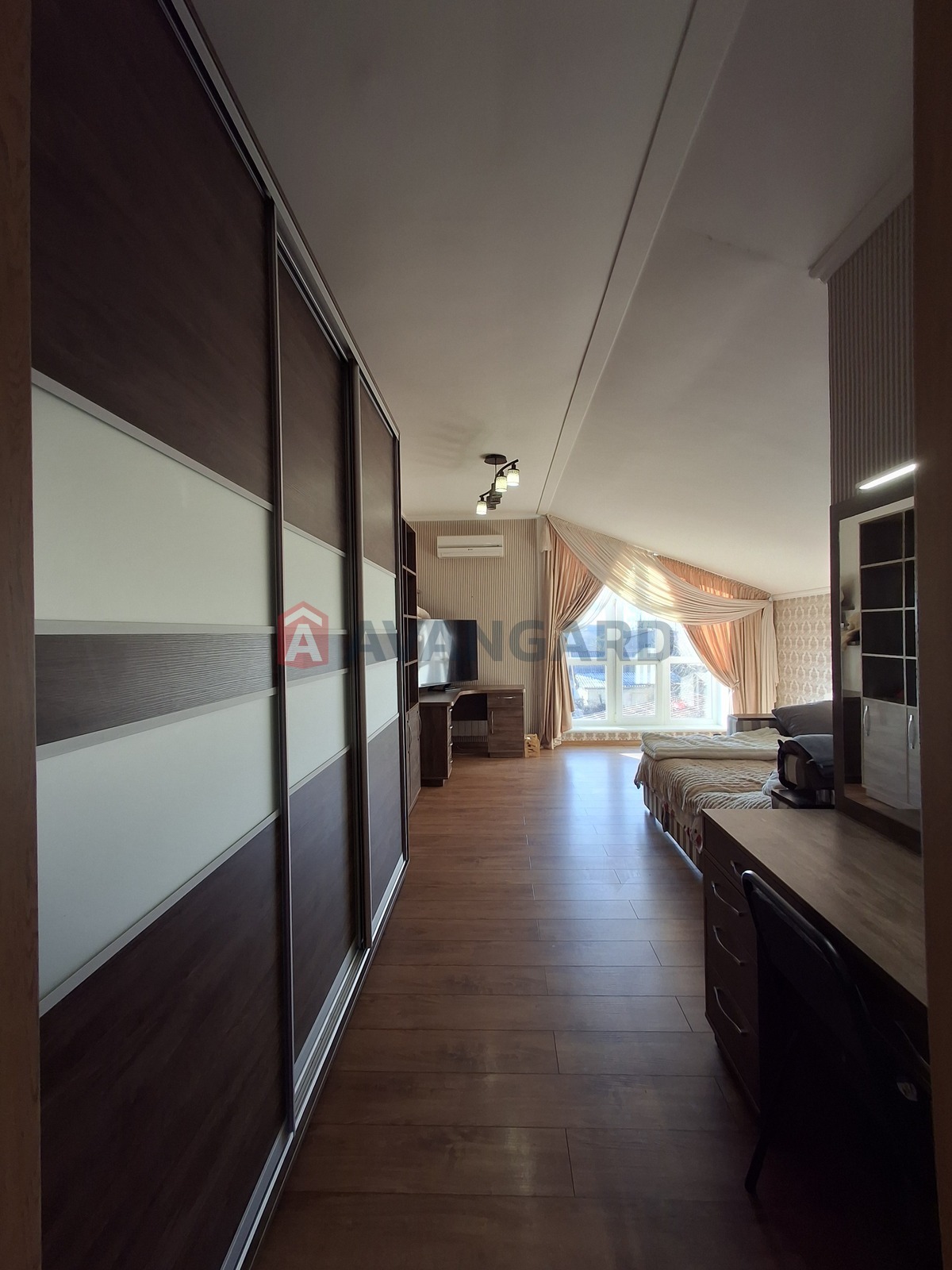 �������, 180 ��.�. ���� 30