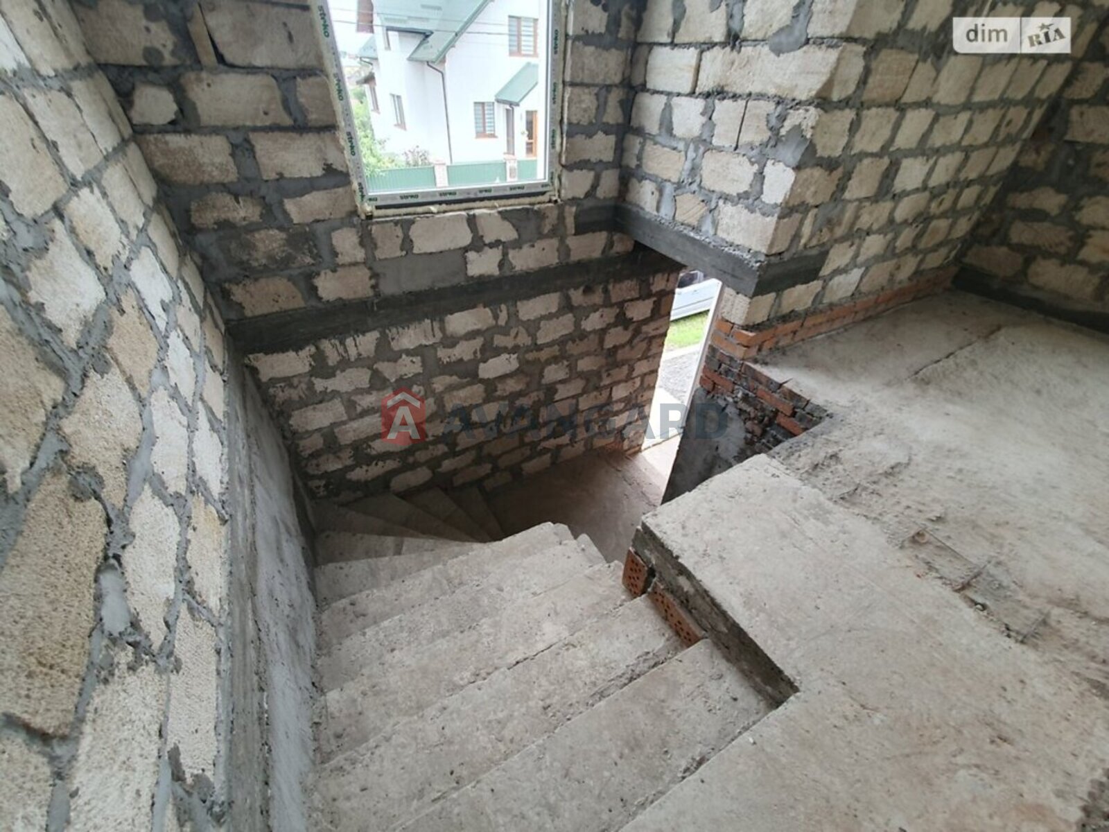 �������, 120 ��.�. ���� 28