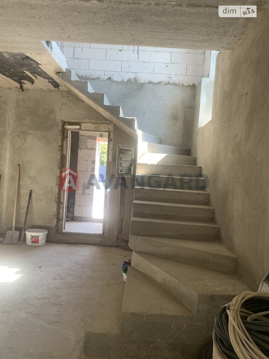 �������, 230 ��.�. ���� 13