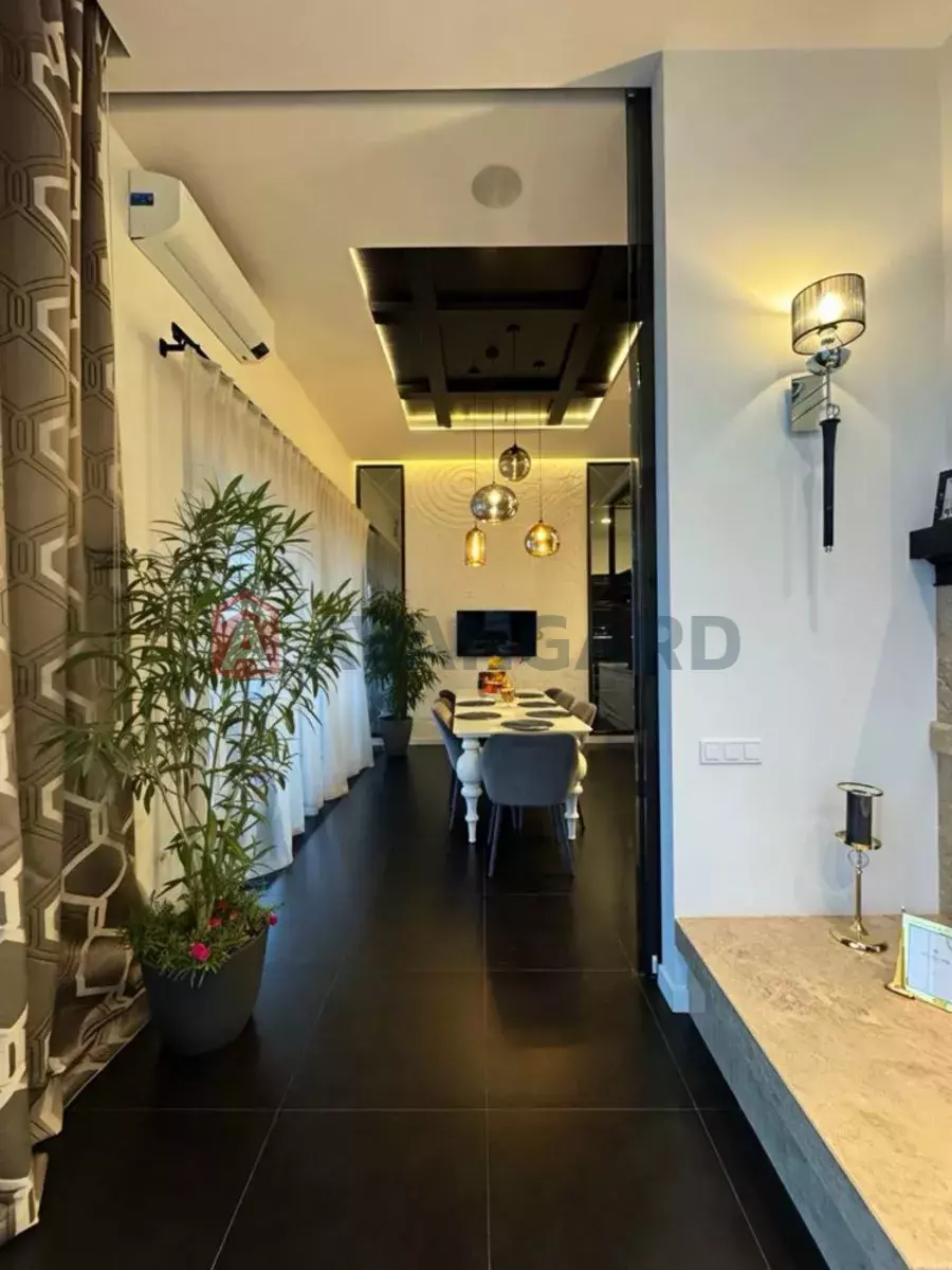 �������, 500 ��.�. ���� 12