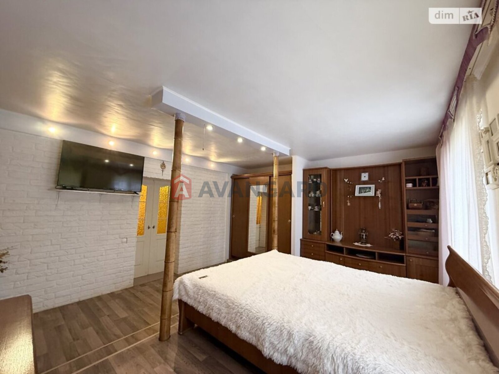 �������, 121 ��.�. ���� 10