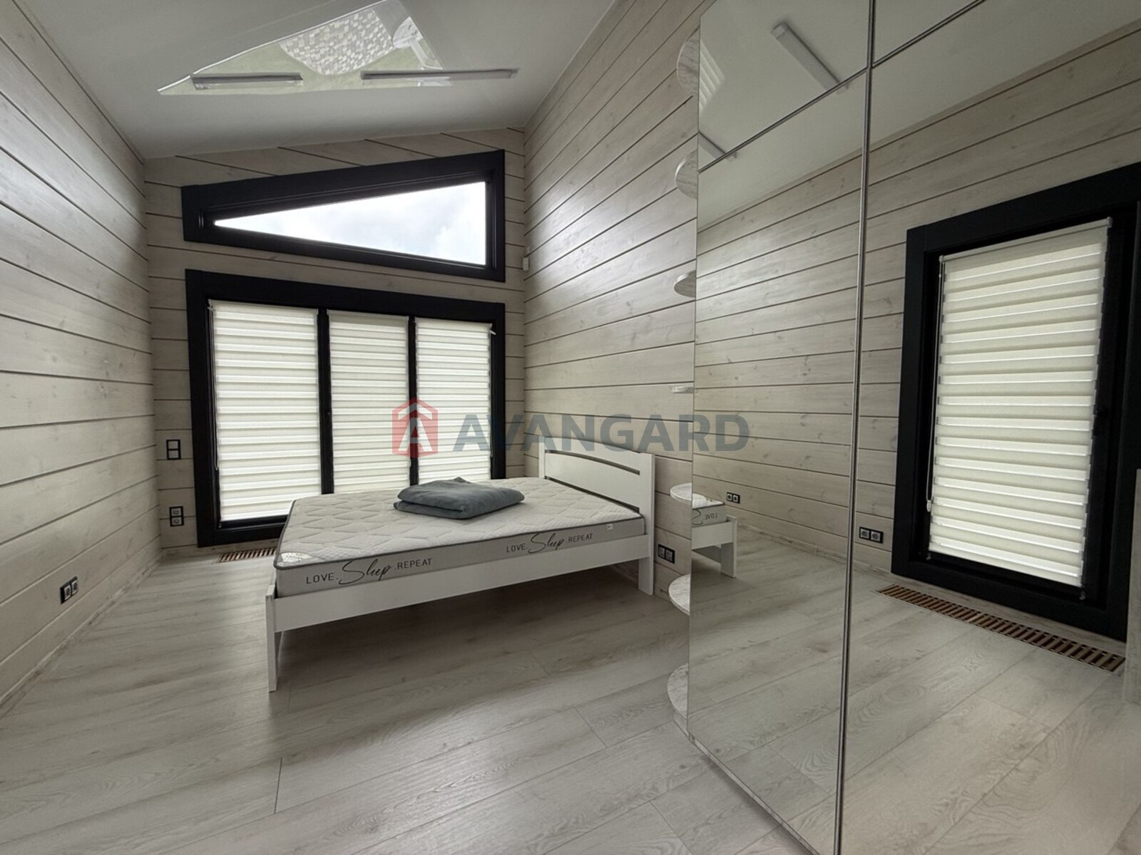 �������, 180 ��.�. ���� 15