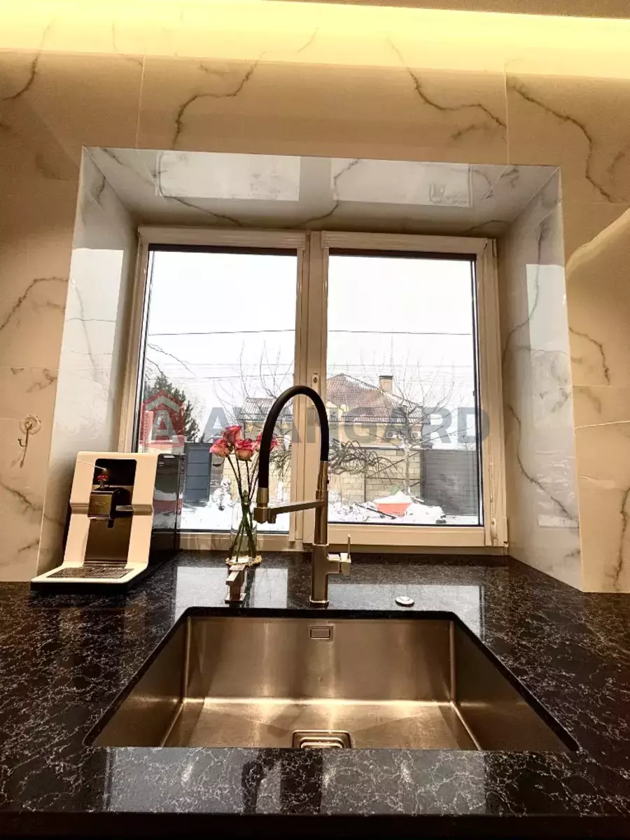 �������, 205 ��.�. ���� 13