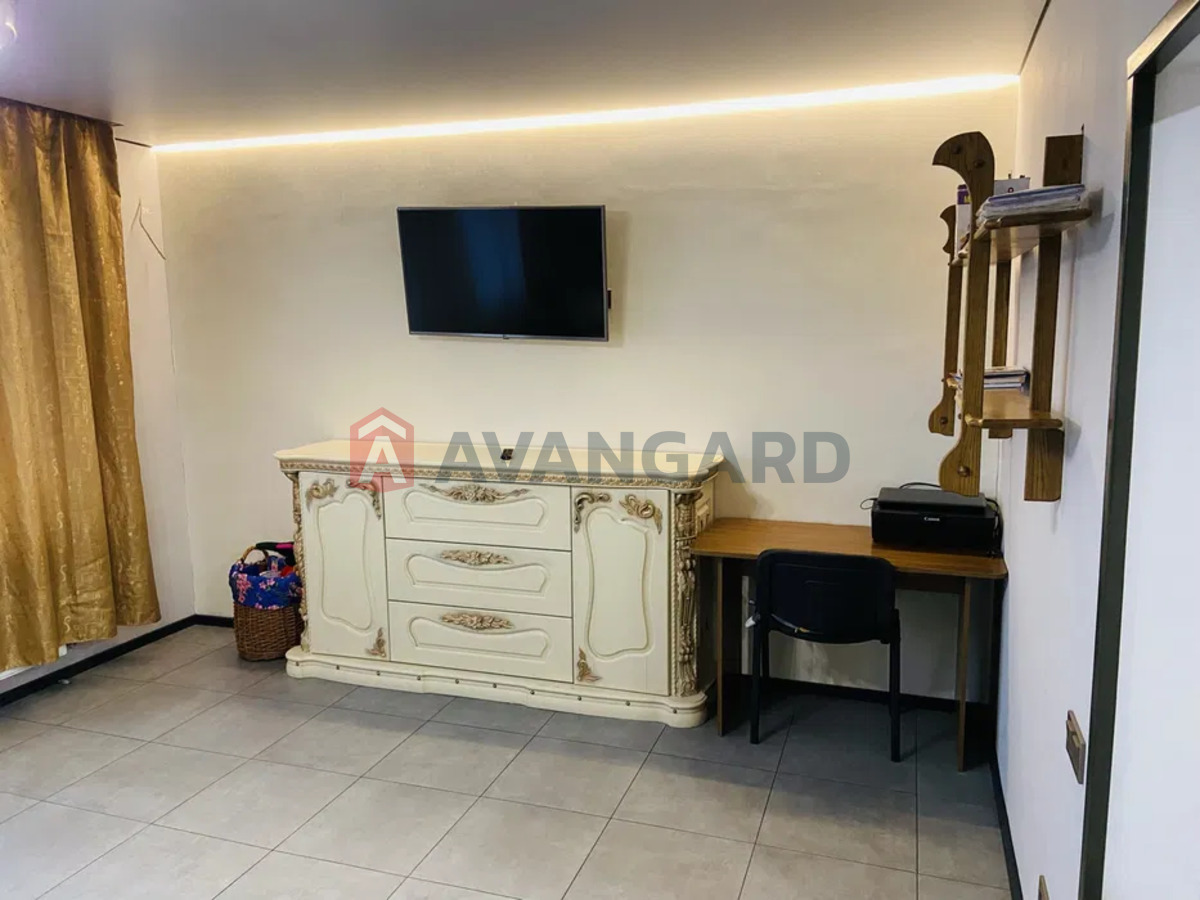 �������, 180 ��.�. ���� 16