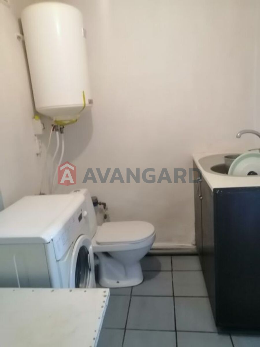 �������, 100 ��.�. ���� 8