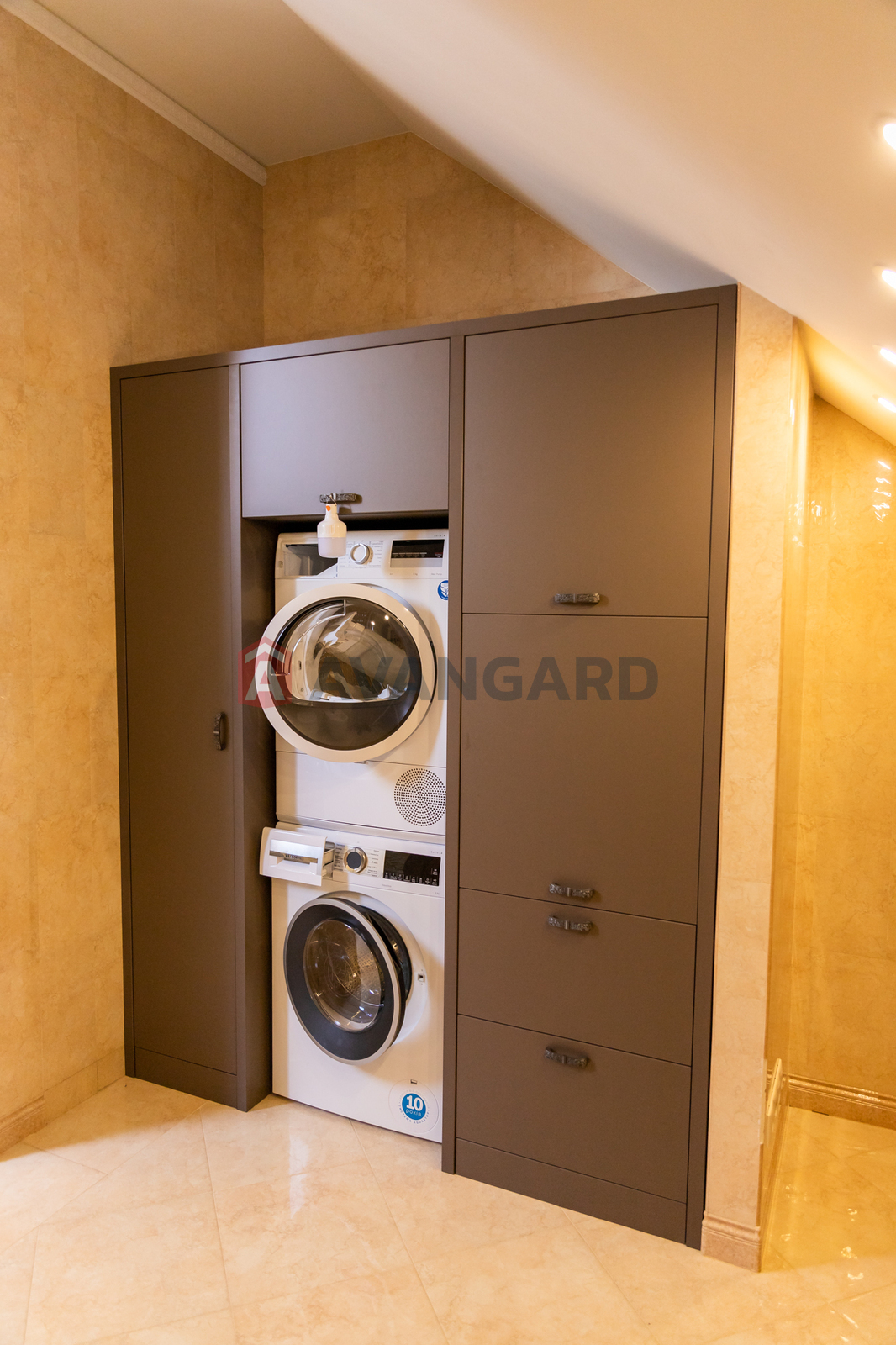 �������, 300 ��.�. ���� 19