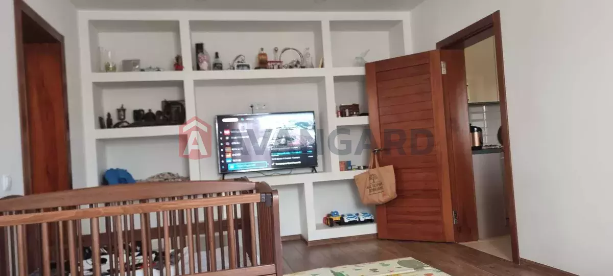 �������, 105 ��.�. ���� 9