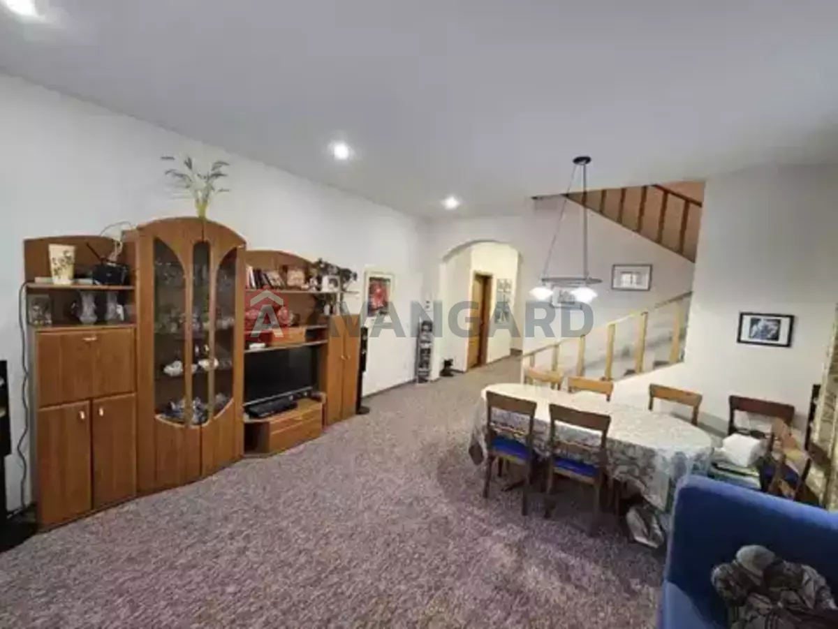 �������, 230 ��.�. ���� 4