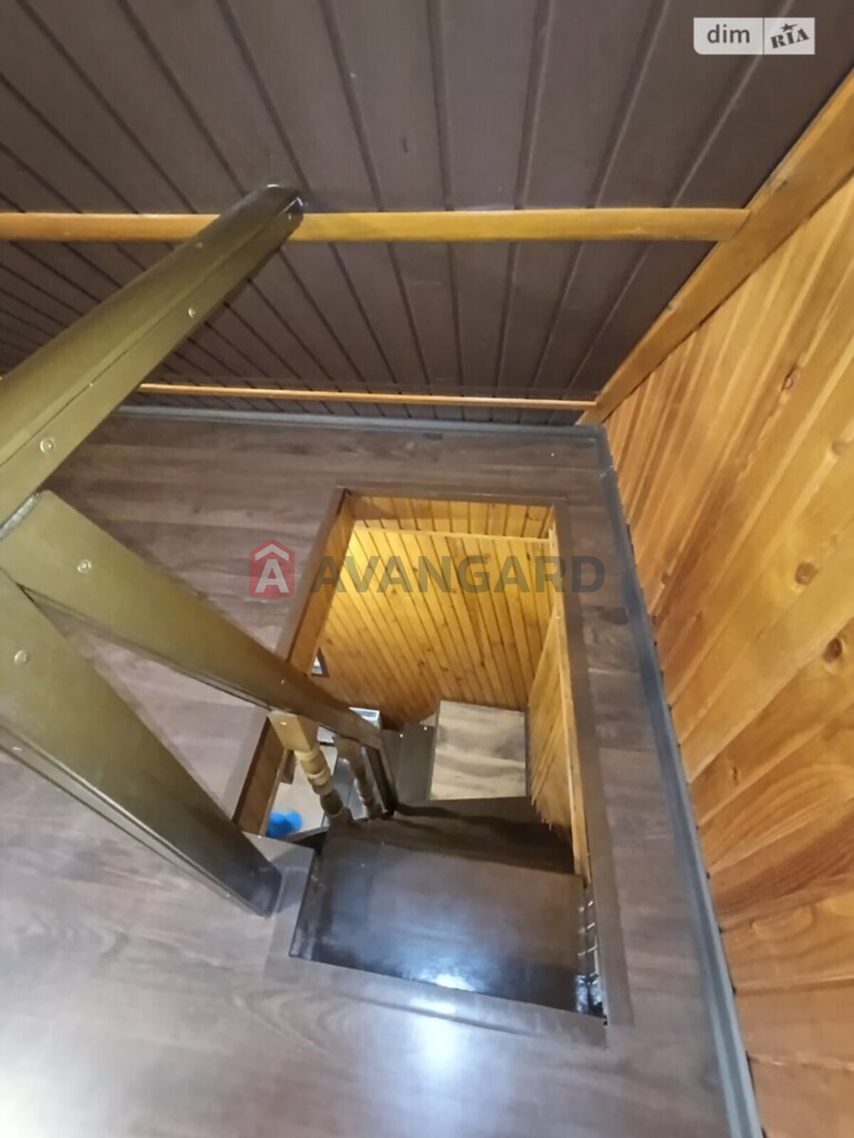 �������, 100 ��.�. ���� 17