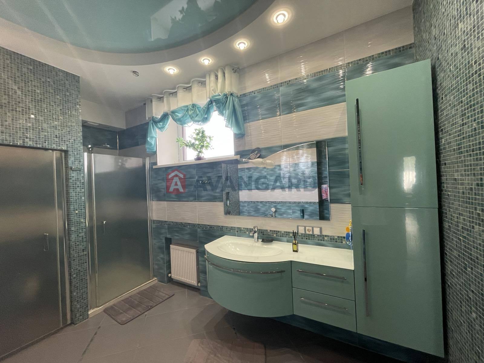 �������, 496 ��.�. ���� 10