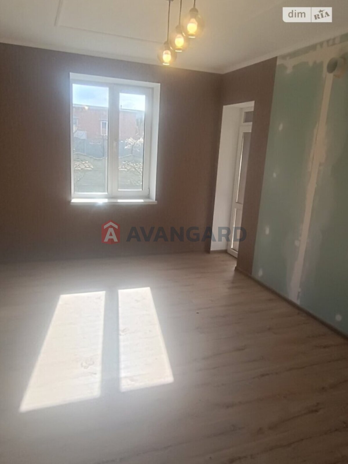 ���, 100 ��.�. ���� 18