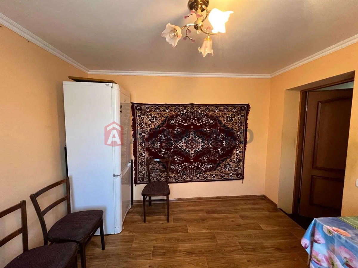 ������� �������, 43 ��.�. ���� 8