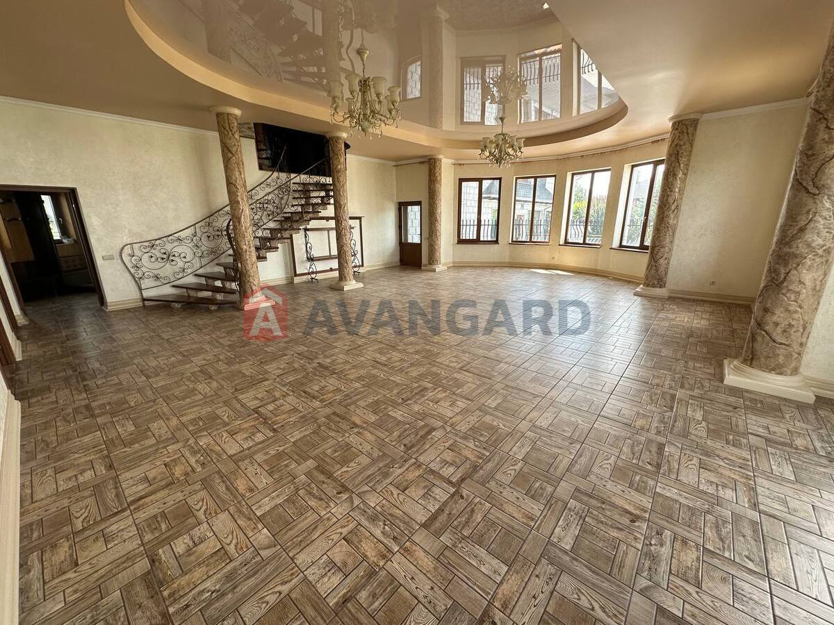 �������, 740 ��.�. ���� 7