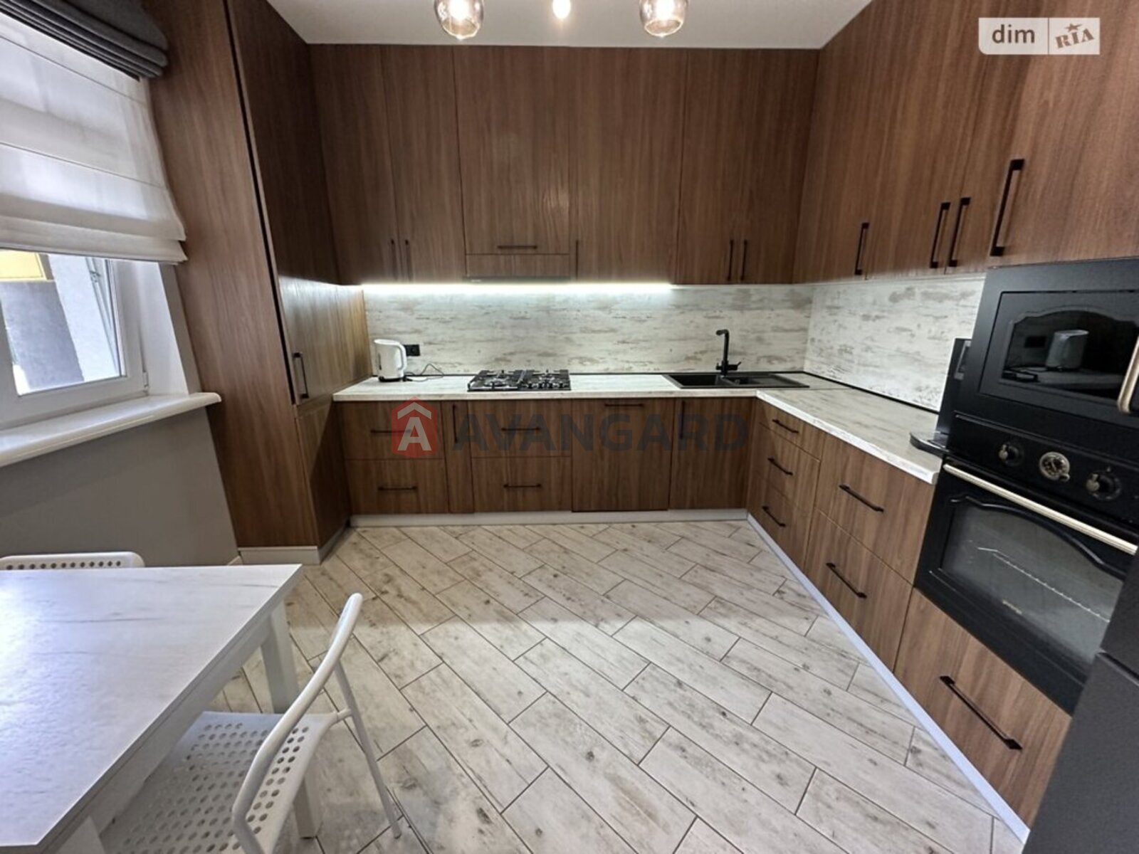 �������, 100 ��.�. ���� 8