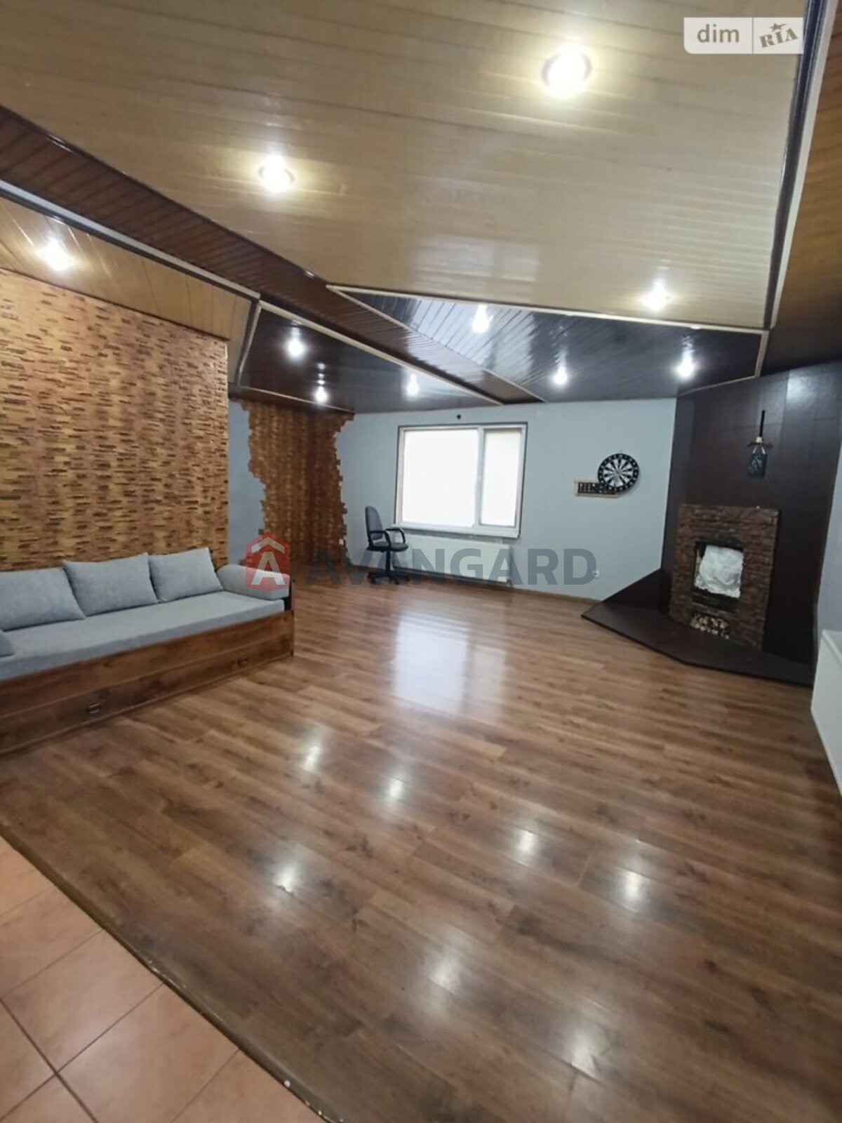 �������, 100 ��.�. ���� 27