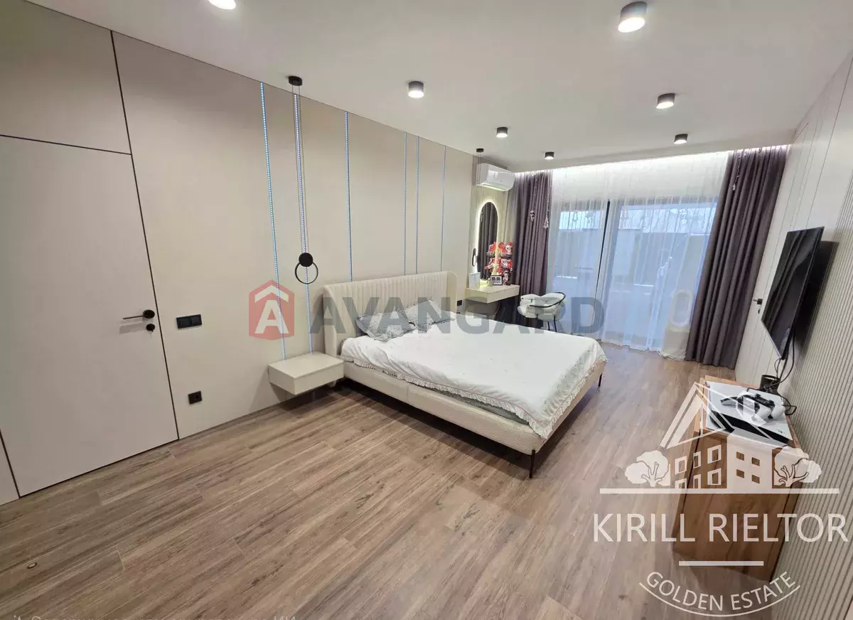 �������, 210 ��.�. ���� 19