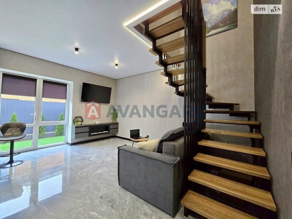 ��������, 90 ��.�. ���� 8