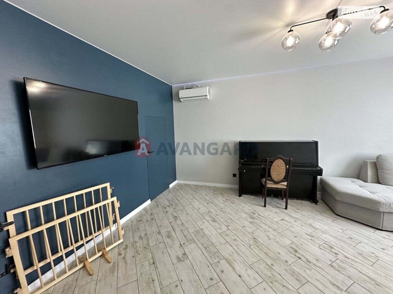 �������, 100 ��.�. ���� 6