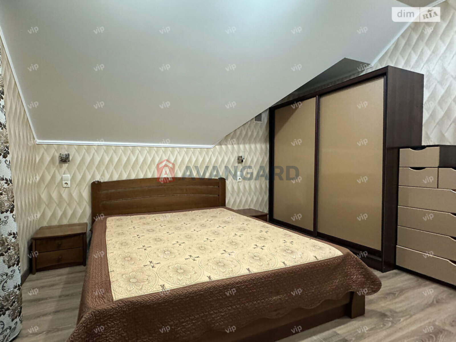 �������, 210 ��.�. ���� 13