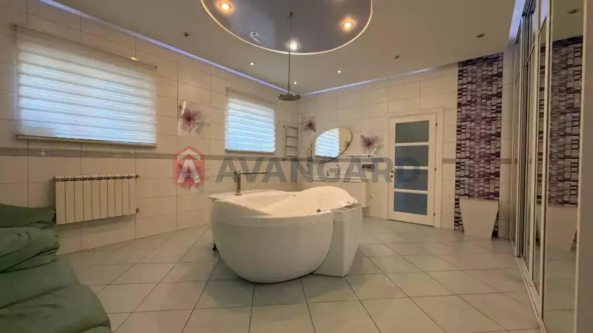 �������, 300 ��.�. ���� 9