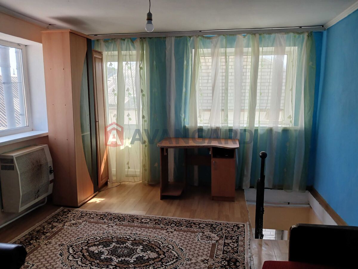 ���, 32 ��.�. ���� 12