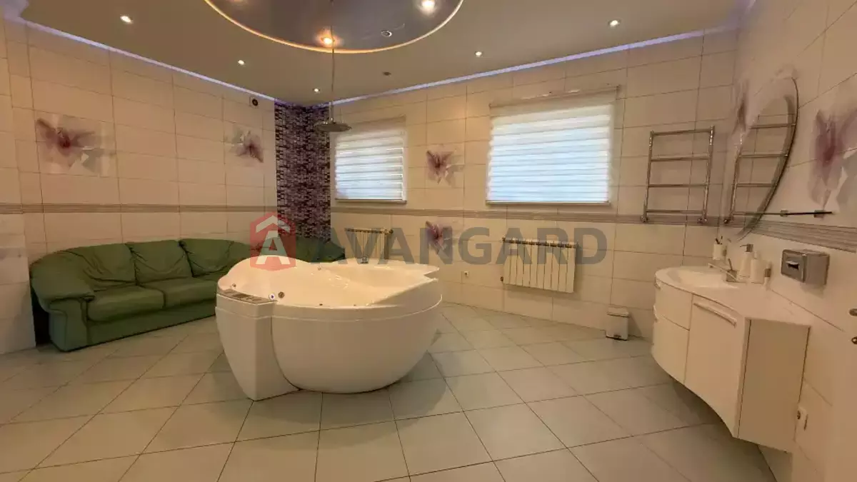 �������, 300 ��.�. ���� 12